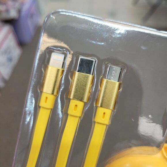Brand New Sanrio Pompompurin 3 in 1 Charging Cable - Picture 2 of 8